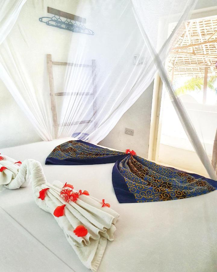 Blue Palm Zanzibar Bed & Breakfast บูจู ภายนอก รูปภาพ